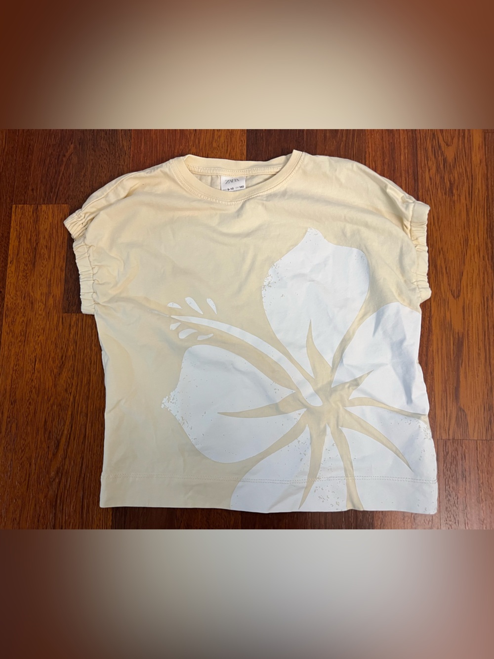 Girl’s Zara Cream Crewneck Hibiscus Shirt 9/10